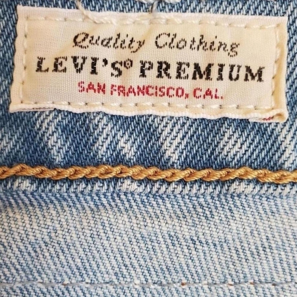 Levi’s Ribcage Denim High Rise Waisted Shorts Tango Pulse New - Picture 3 of 4